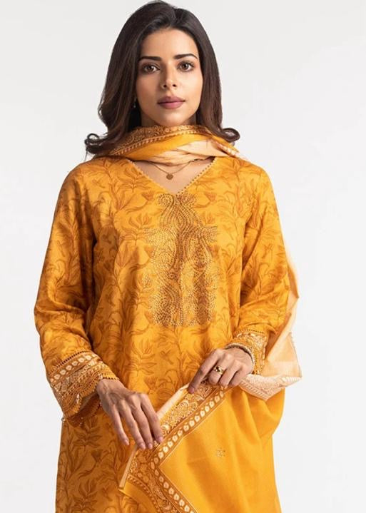 Gul Ahmed’s 3-piece stitched suit