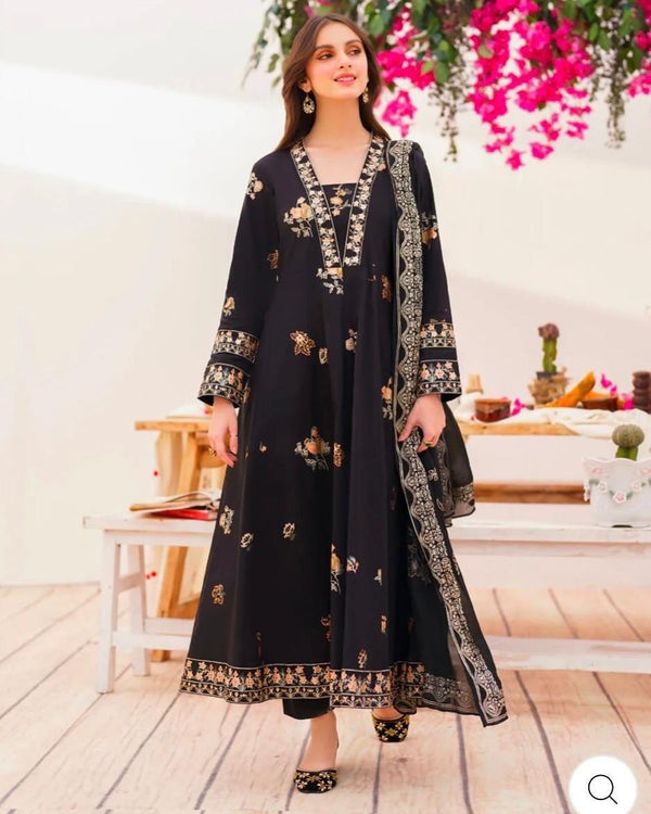 Garnet’s 3-piece stitched suit brings effortless style and grace