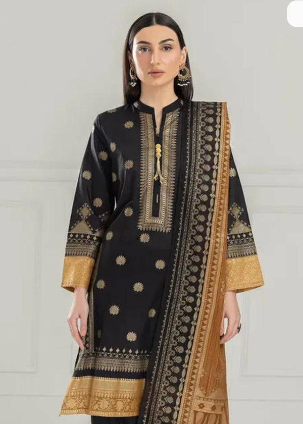 Gul Ahmed’s stitched 3-piece suit classic