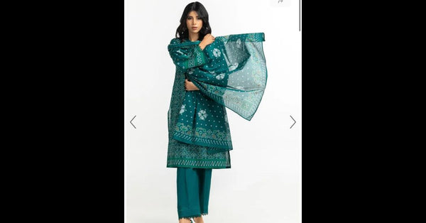 Gul Ahmed brings stitched perfection