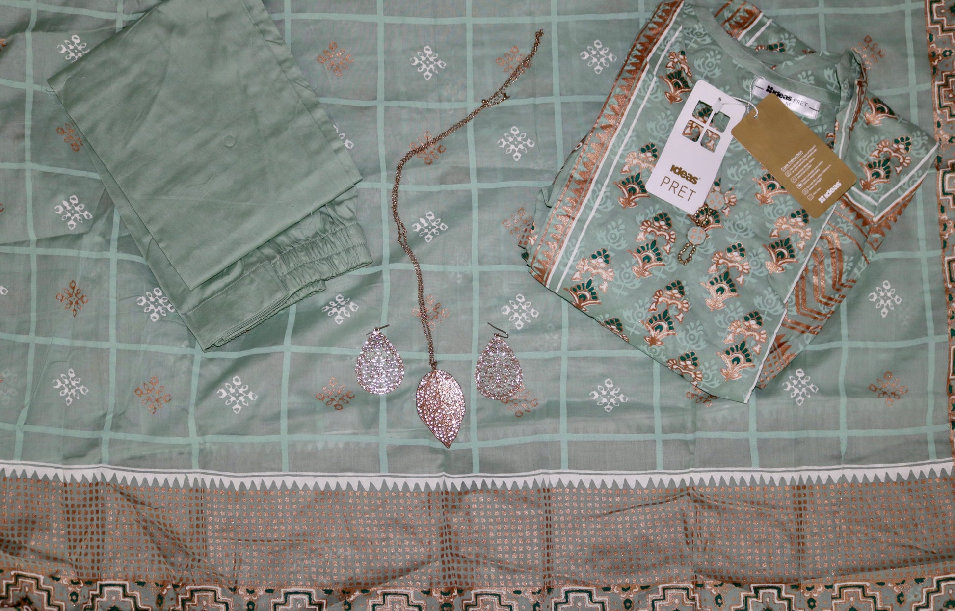 Gul Ahmed’s premium 3-piece stitched suit